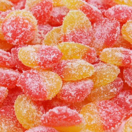 Elevate Sour Peach Slices – Tangy and sweet THC-infused peach gummies